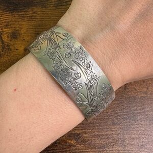 Kirk Pewter NARCISSUS Flower Bracelet Engraved Silver Tone Floral Cuff